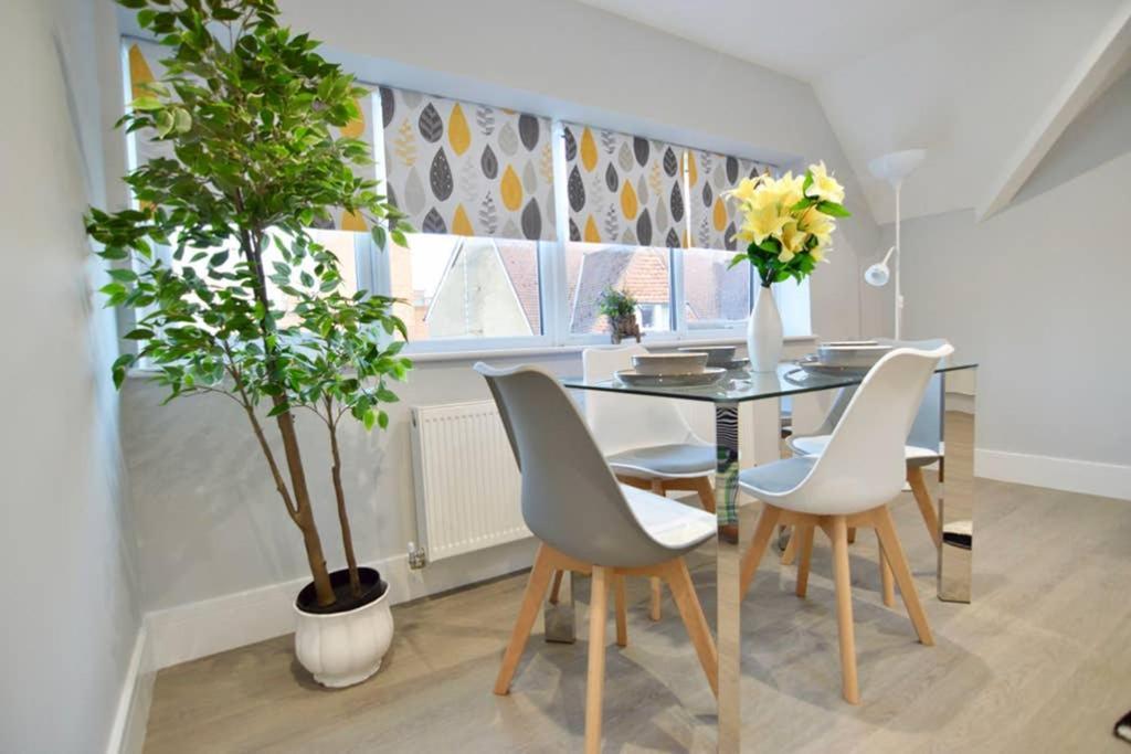 Morden Central Self Contained Flat By Cozynest Reading Exterior photo