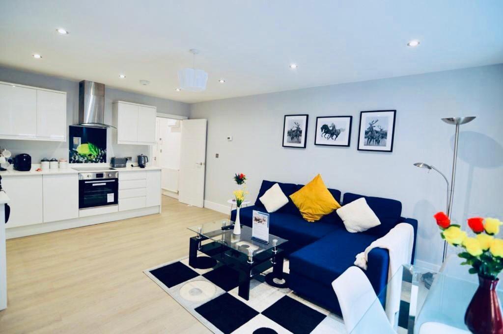 Morden Central Self Contained Flat By Cozynest Reading Exterior photo
